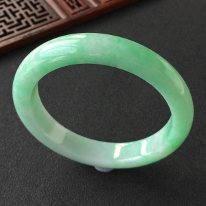 (超值推荐)糯冰种飘翠手镯(56.6mm)