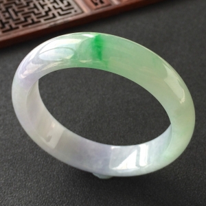 (超值推荐)糯冰种春带彩手镯(56.6mm)