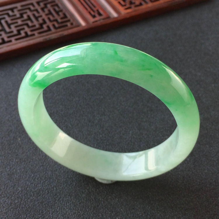 (超值推荐)糯冰种飘翠手镯(56.5mm)