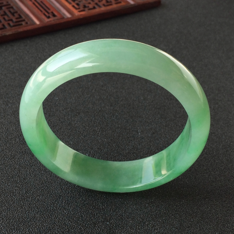 (超值推荐)糯冰种飘翠手镯(58.4mm)