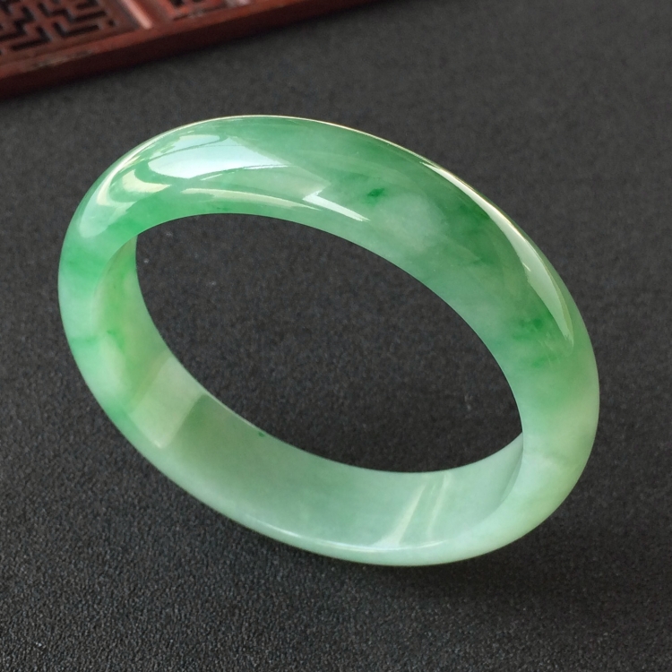 (超值推荐)糯冰种飘翠手镯(58.4mm)