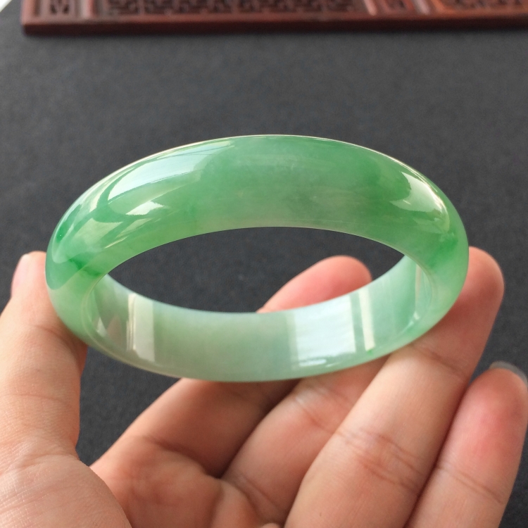 (超值推荐)糯冰种飘翠手镯(58.4mm)