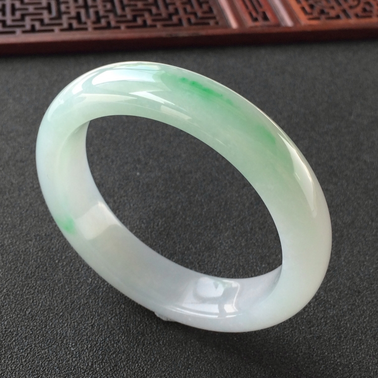 (超值推荐)糯冰种飘翠手镯(56.6mm)