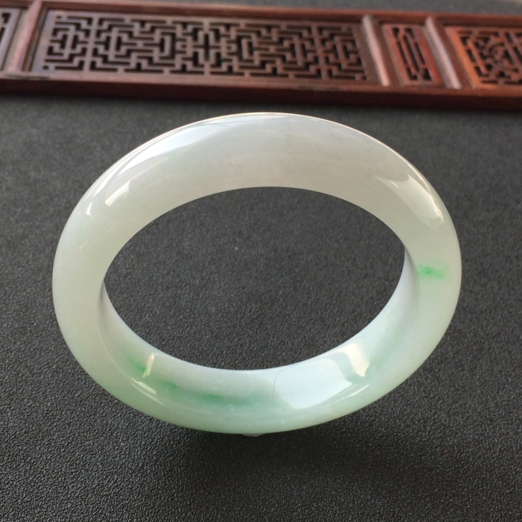 (超值推荐)糯冰种飘翠手镯(56.6mm)