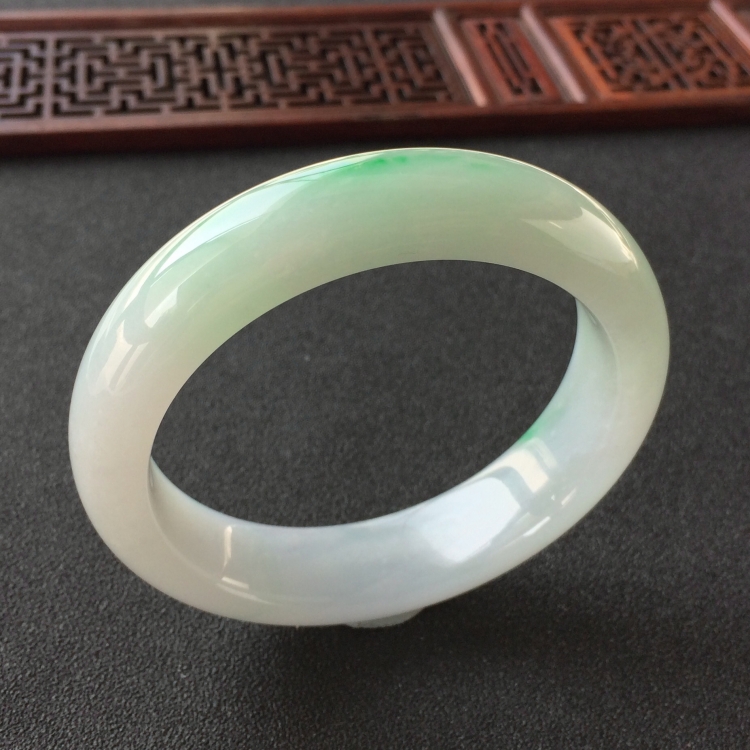 (超值推荐)糯冰种飘翠手镯(56.6mm)
