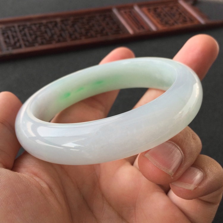 (超值推荐)糯冰种飘翠手镯(56.6mm)
