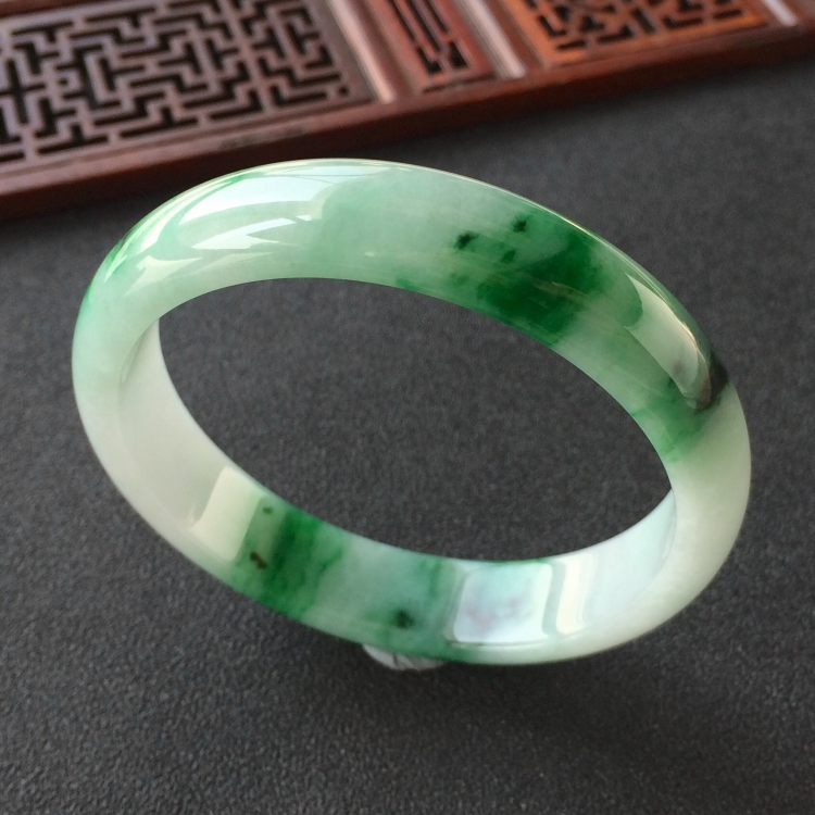 (超值推荐)糯冰种飘翠手镯(58mm)