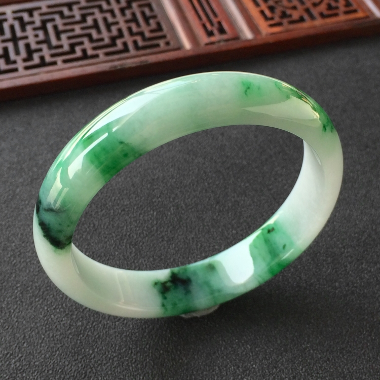 (超值推荐)糯冰种飘翠手镯(58mm)
