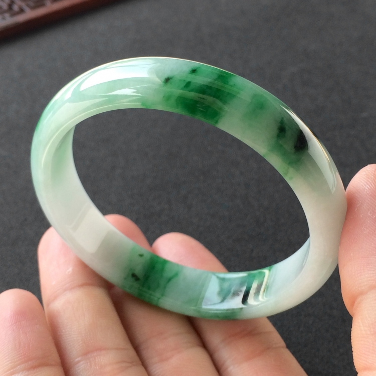 (超值推荐)糯冰种飘翠手镯(58mm)