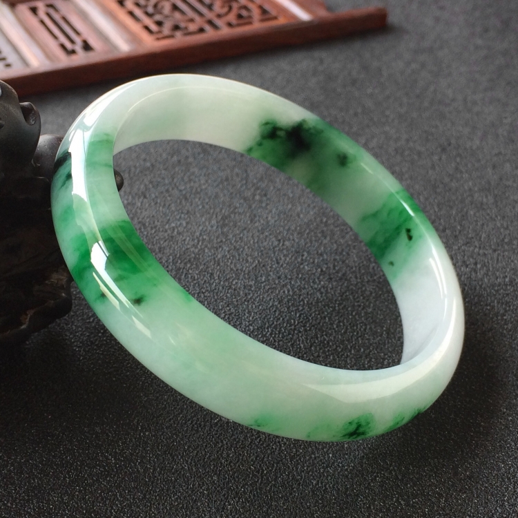 (超值推荐)糯冰种飘翠手镯(58mm)