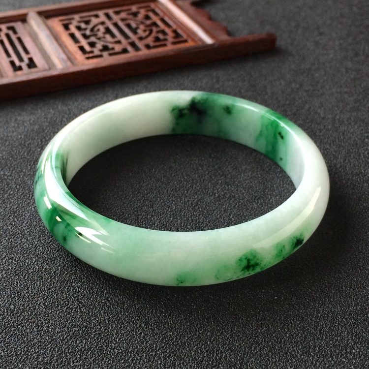 (超值推荐)糯冰种飘翠手镯(58mm)