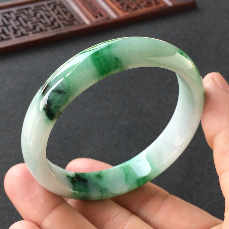 (超值推荐)糯冰种飘翠手镯(58mm)