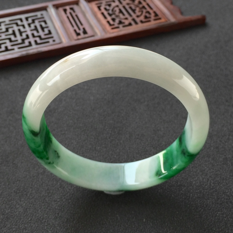 (超值推荐)糯冰种飘翠手镯(58.2mm)