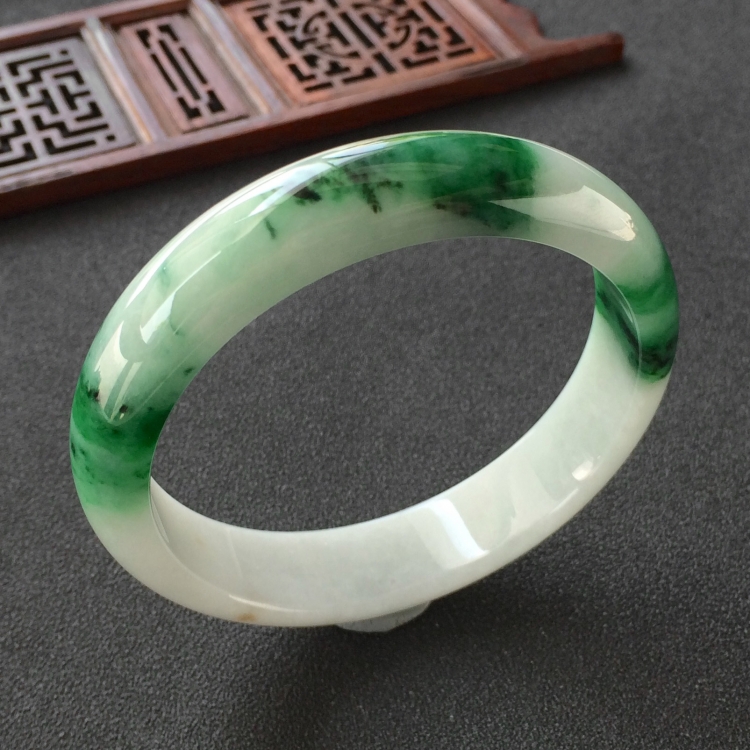 (超值推荐)糯冰种飘翠手镯(58.2mm)