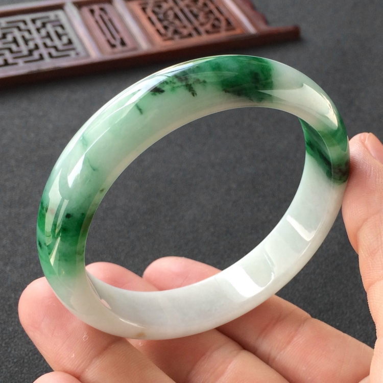 (超值推荐)糯冰种飘翠手镯(58.2mm)