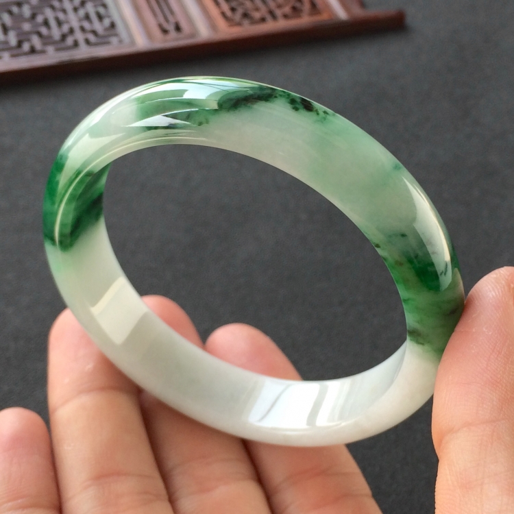 (超值推荐)糯冰种飘翠手镯(58.2mm)