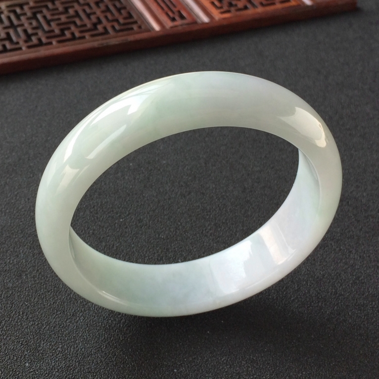 (超值推荐)糯冰种晴水手镯(63mm)