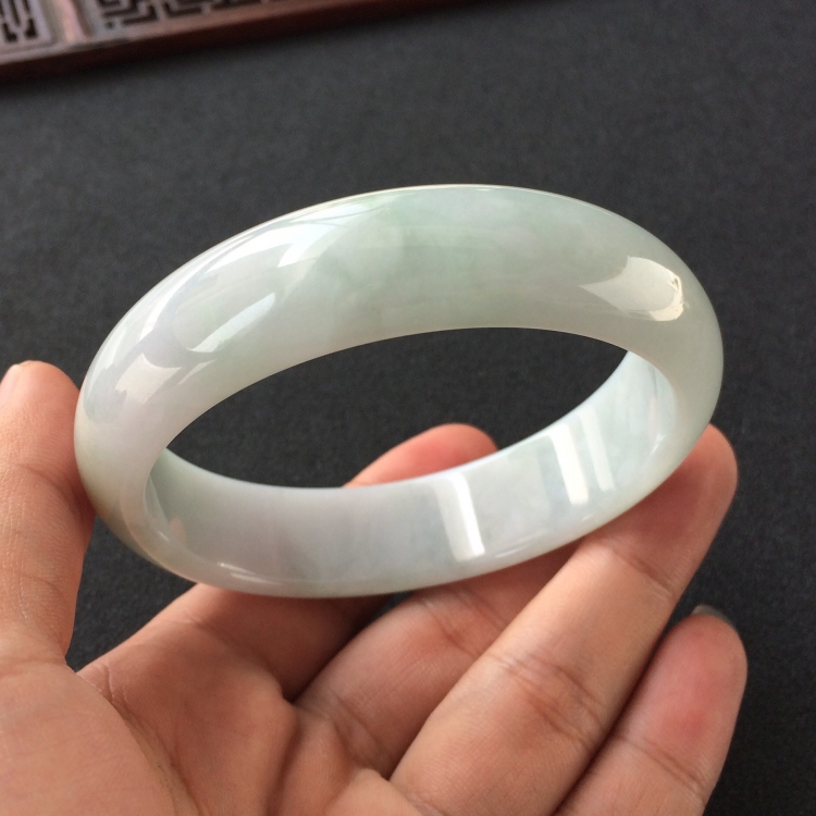 (超值推荐)糯冰种晴水手镯(63mm)