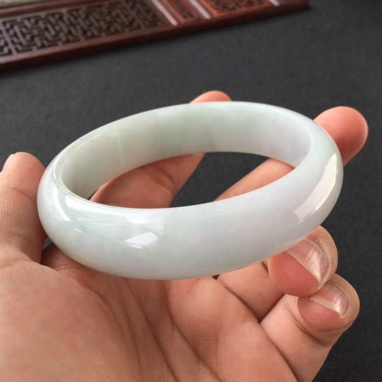 (超值推荐)糯冰种晴水手镯(63mm)