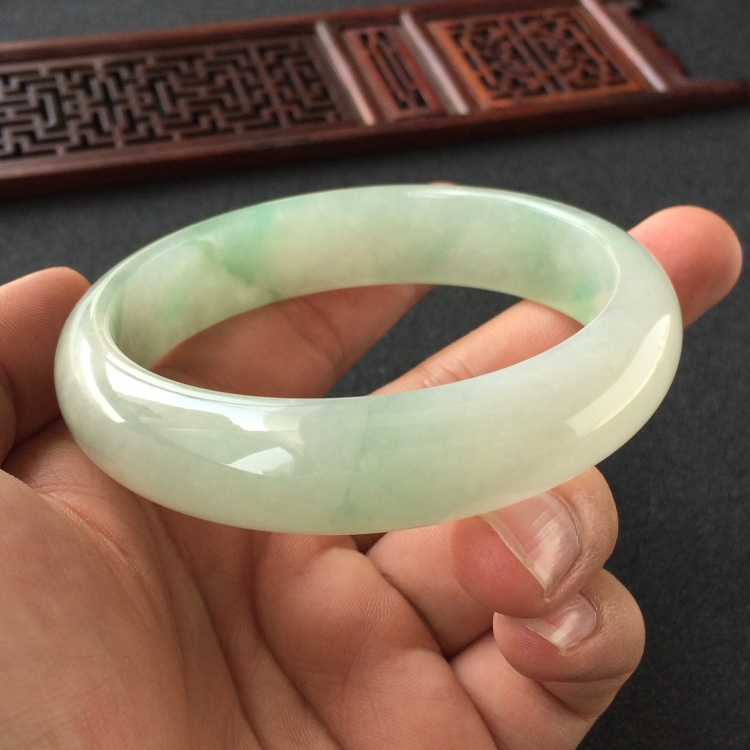 (超值推荐)糯冰种飘花手镯(61mm)
