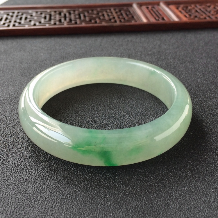 (超值推荐)糯冰种飘翠手镯(58.1mm)