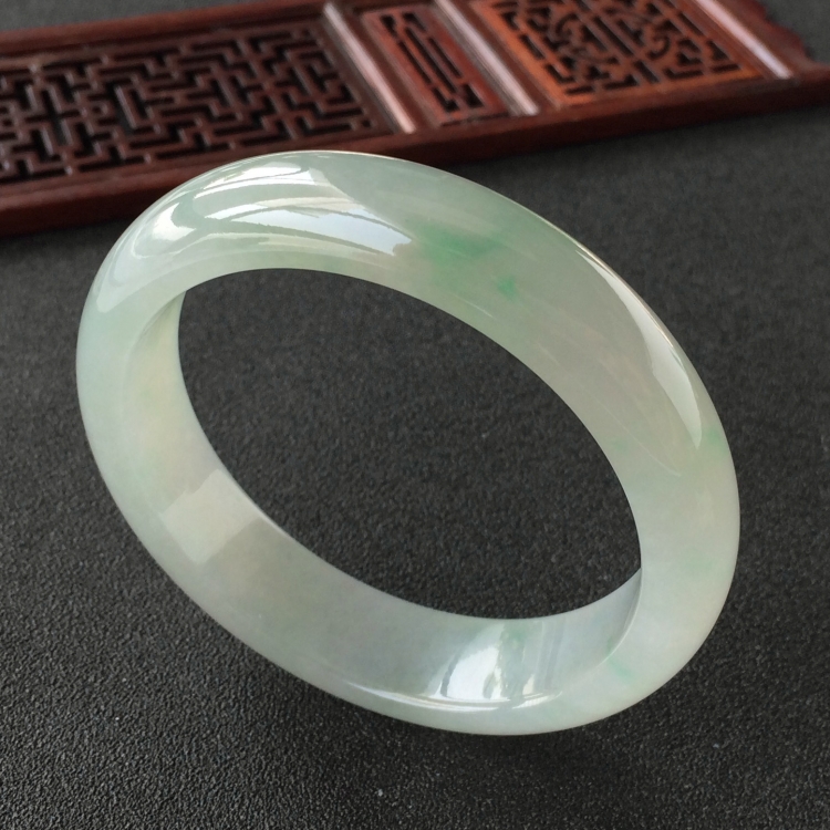 (超值推荐)糯冰种飘翠手镯(57mm)