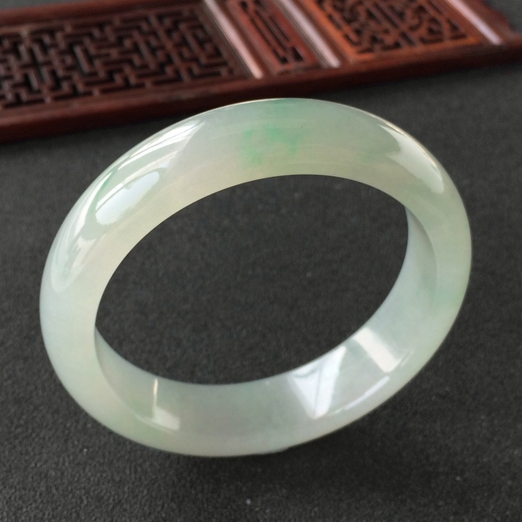 (超值推荐)糯冰种飘翠手镯(57mm)