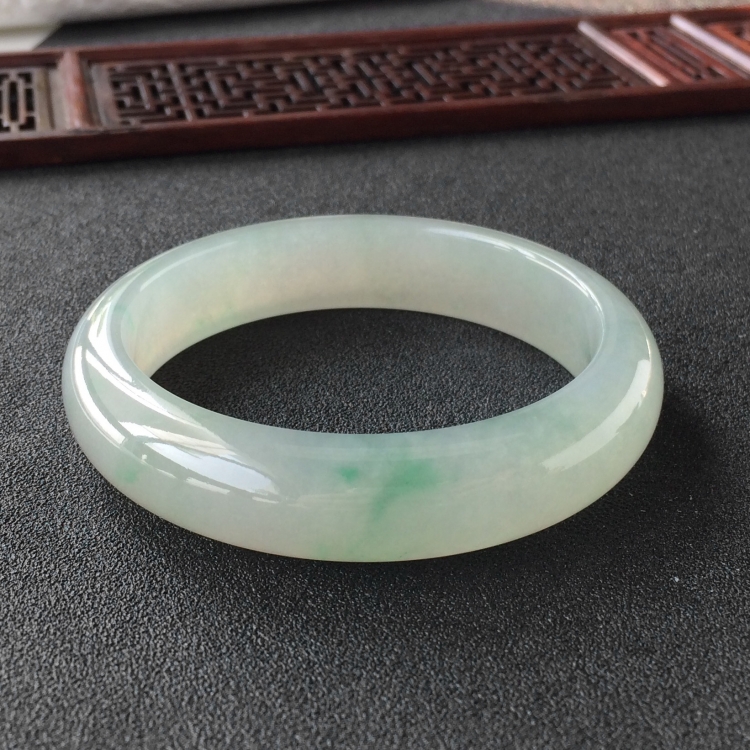 (超值推荐)糯冰种飘翠手镯(57mm)