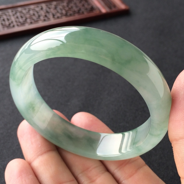 (超值推荐)冰种飘花手镯(57.7mm)