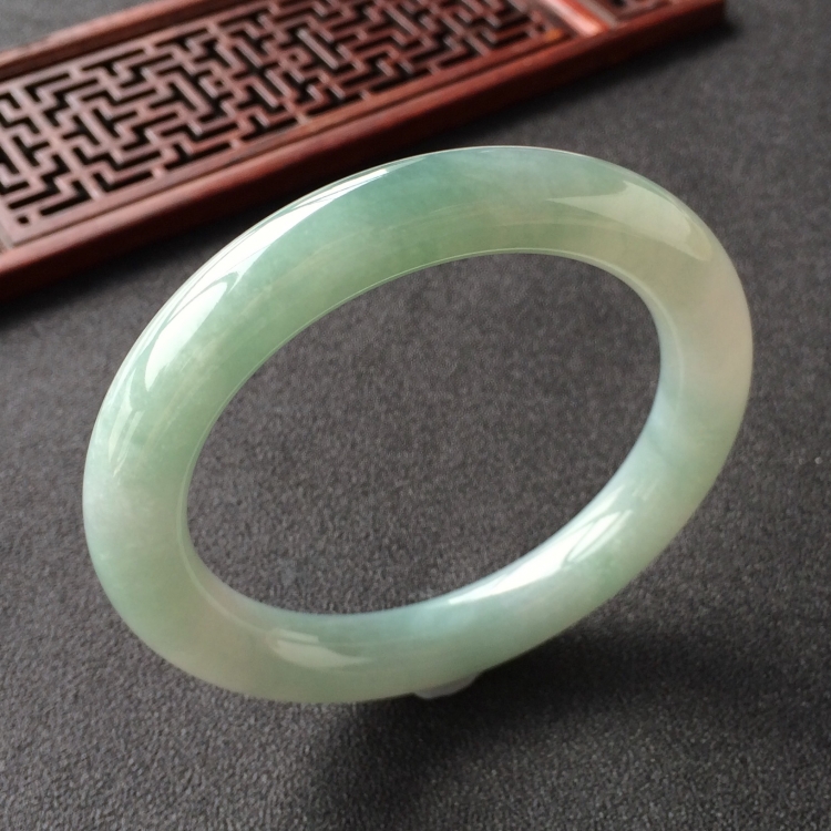 (超值推荐)糯冰种晴水圆条手镯(56.4mm)