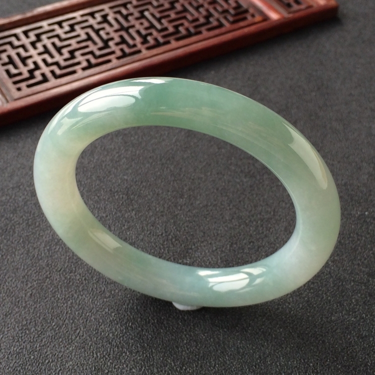 (超值推荐)糯冰种晴水圆条手镯(56.4mm)