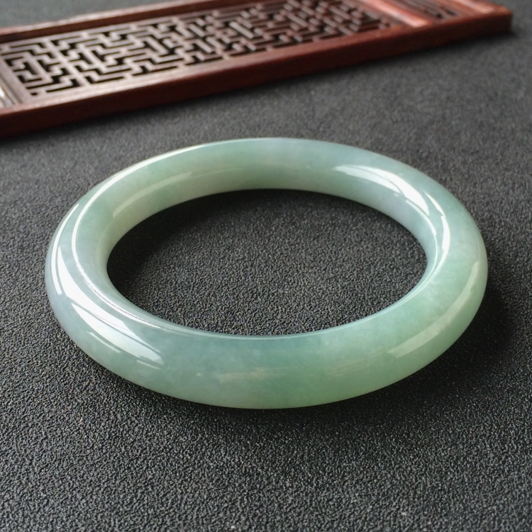 (超值推荐)糯冰种晴水圆条手镯(56.4mm)