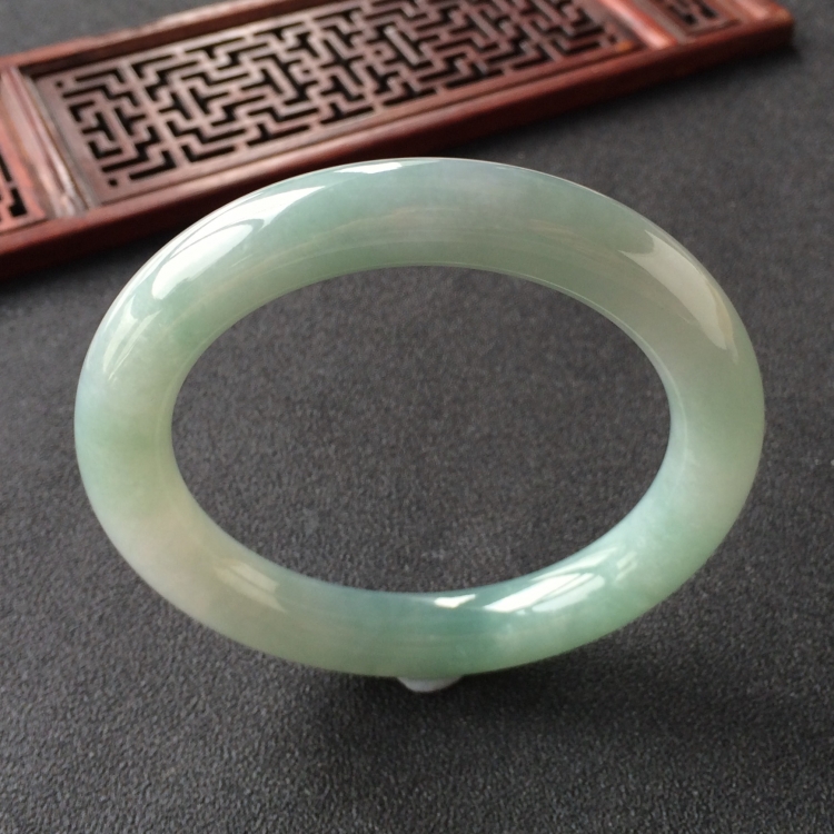 (超值推荐)糯冰种晴水圆条手镯(56.4mm)
