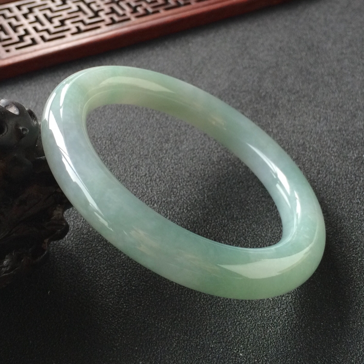 (超值推荐)糯冰种晴水圆条手镯(56.4mm)