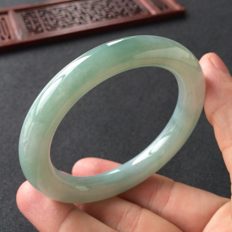 (超值推荐)糯冰种晴水圆条手镯(56.4mm)