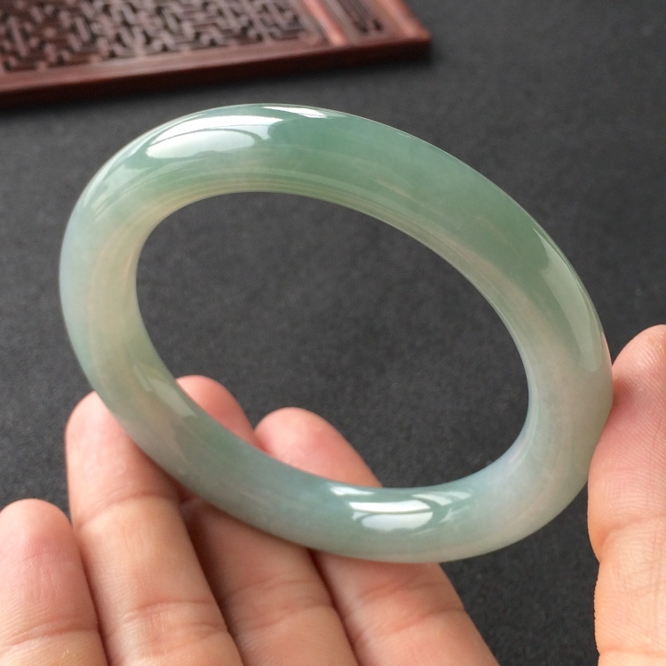 (超值推荐)糯冰种晴水圆条手镯(56.4mm)