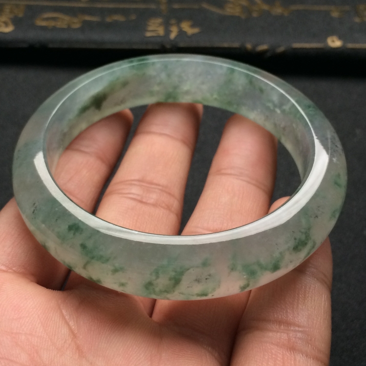 （超值推荐）冰种飘花手镯（56.3mm）