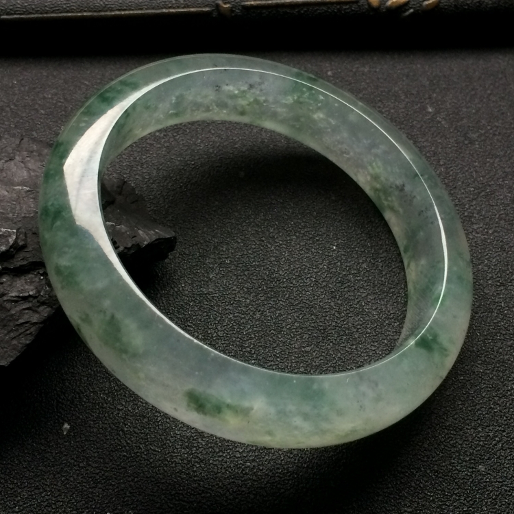 （超值推荐）冰种飘花手镯（56.3mm）
