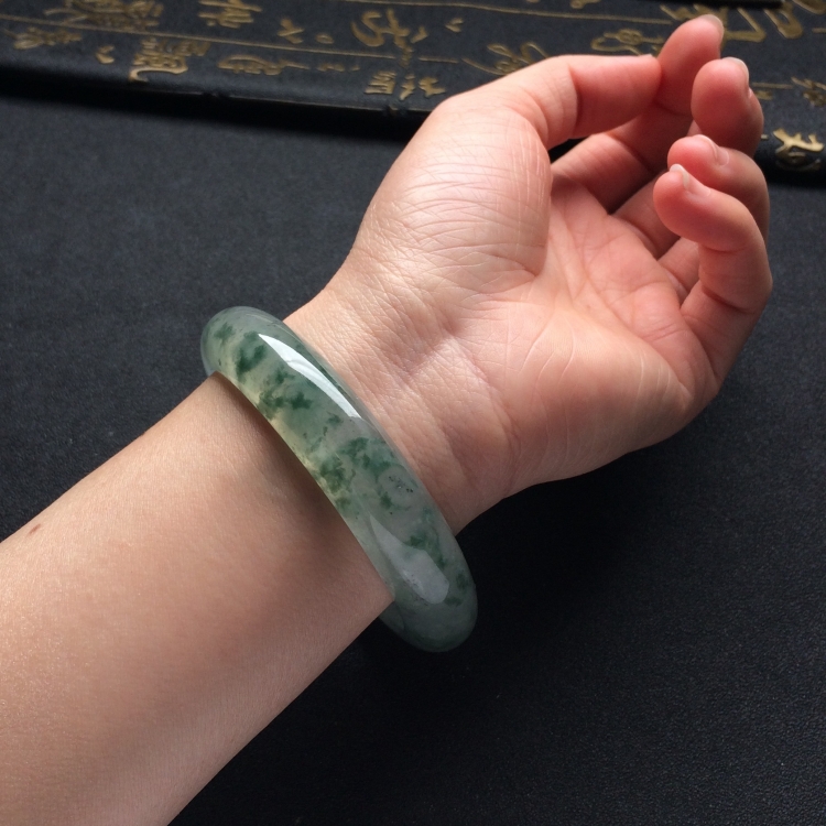 （超值推荐）冰种飘花手镯（56.3mm）