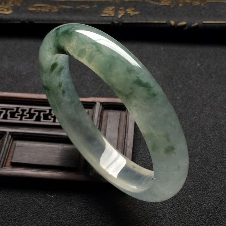 （超值推荐）冰种飘花手镯（55.8mm）