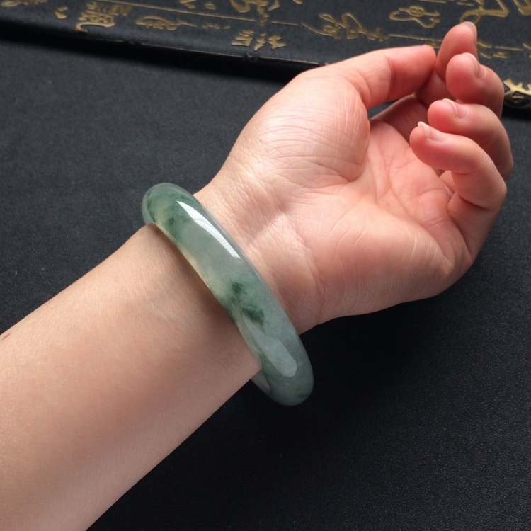 （超值推荐）冰种飘花手镯（55.8mm）