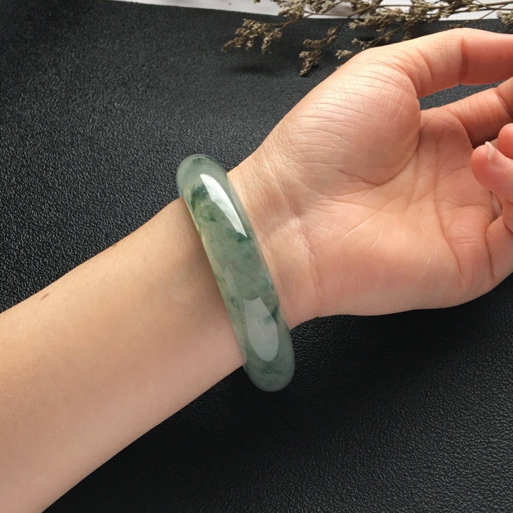 （超值推荐）冰种飘花手镯（56.4mm）