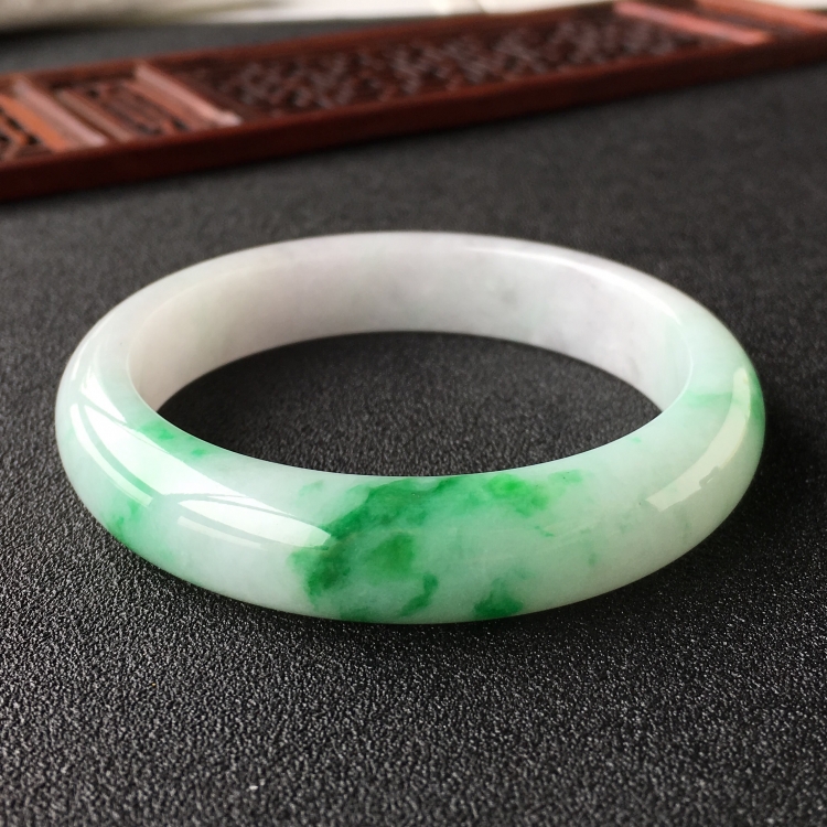 (超值推荐)糯冰种飘翠手镯(54.5mm)