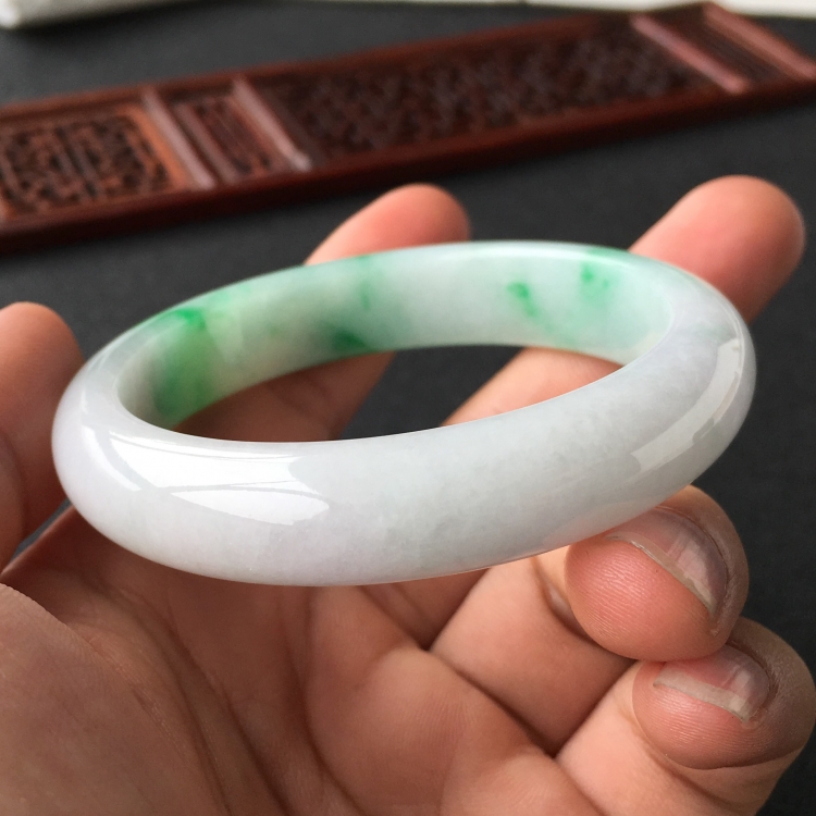(超值推荐)糯冰种飘翠手镯(54.5mm)