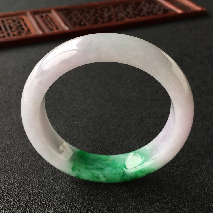 (超值推荐)糯冰种春带彩手镯(55.2mm)