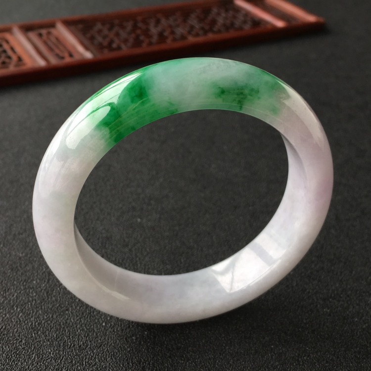 (超值推荐)糯冰种春带彩手镯(55.2mm)