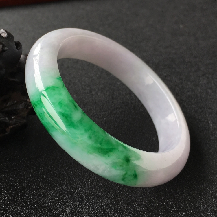 (超值推荐)糯冰种春带彩手镯(55.2mm)