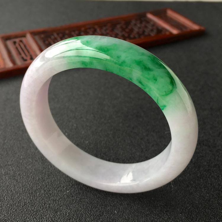 (超值推荐)糯冰种春带彩手镯(55.2mm)