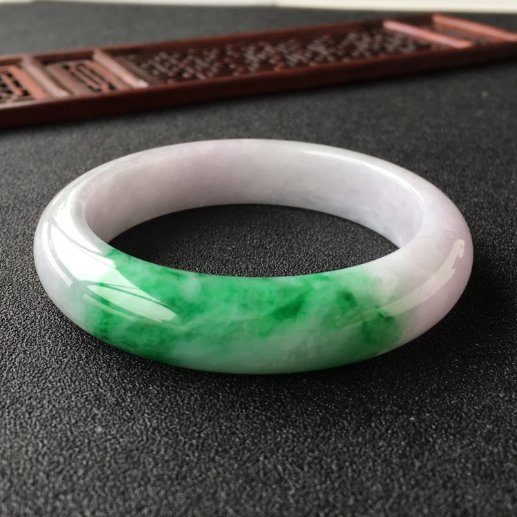 (超值推荐)糯冰种春带彩手镯(55.2mm)