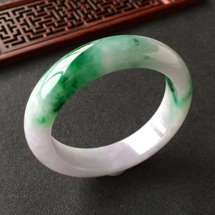 (超值推荐)糯冰种春带彩手镯(55.2mm)